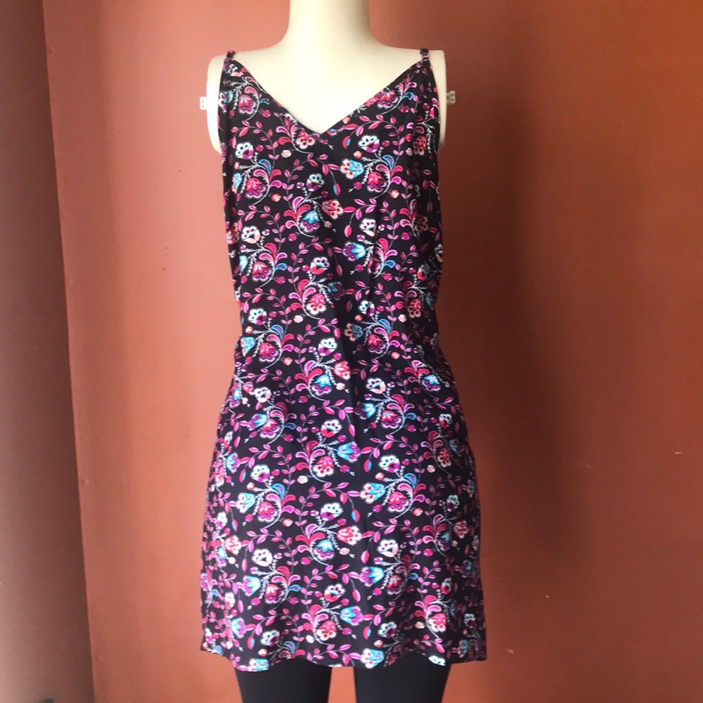 Dress - Picture 2 of 9